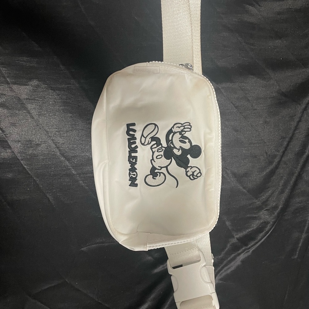 Lululemon Athletica White Belt Bag with Black Graphic